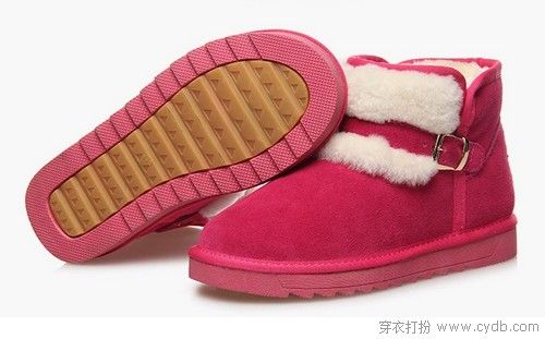 穿雪地靴的姑娘